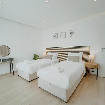 Avenue Center Sea Garden * Warna