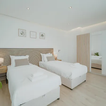 Avenue Center Sea Garden * Warna