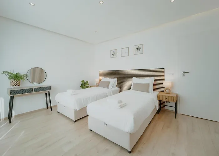 Avenue Center Sea Garden * וארנה