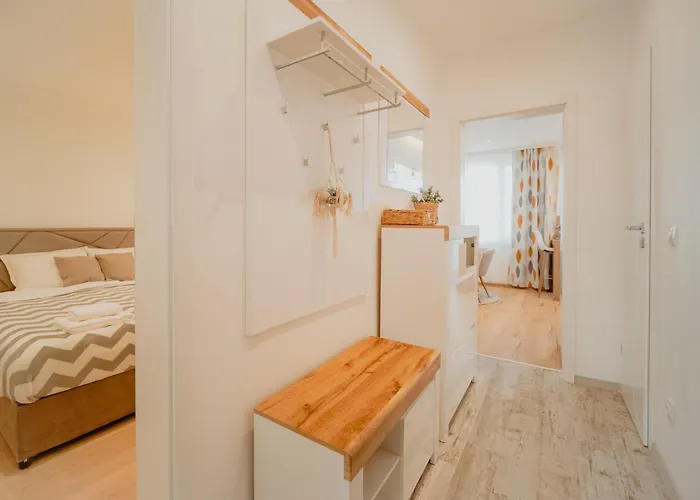 Avenue Center Sea Garden דירה וארנה