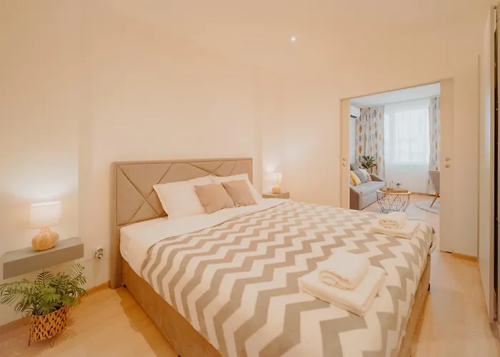 Avenue Center Sea Garden *